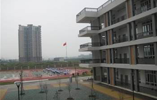 白云区第八中学