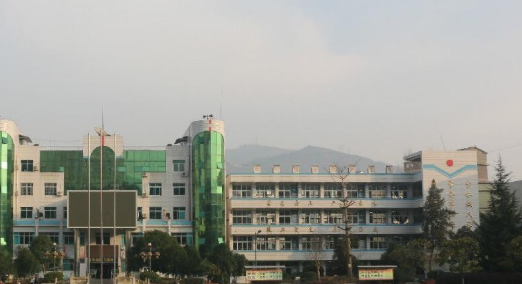 黄平民族中学