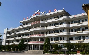 梅县隆文中学