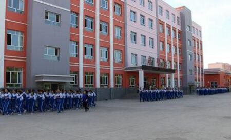 伊宁市第十六中学